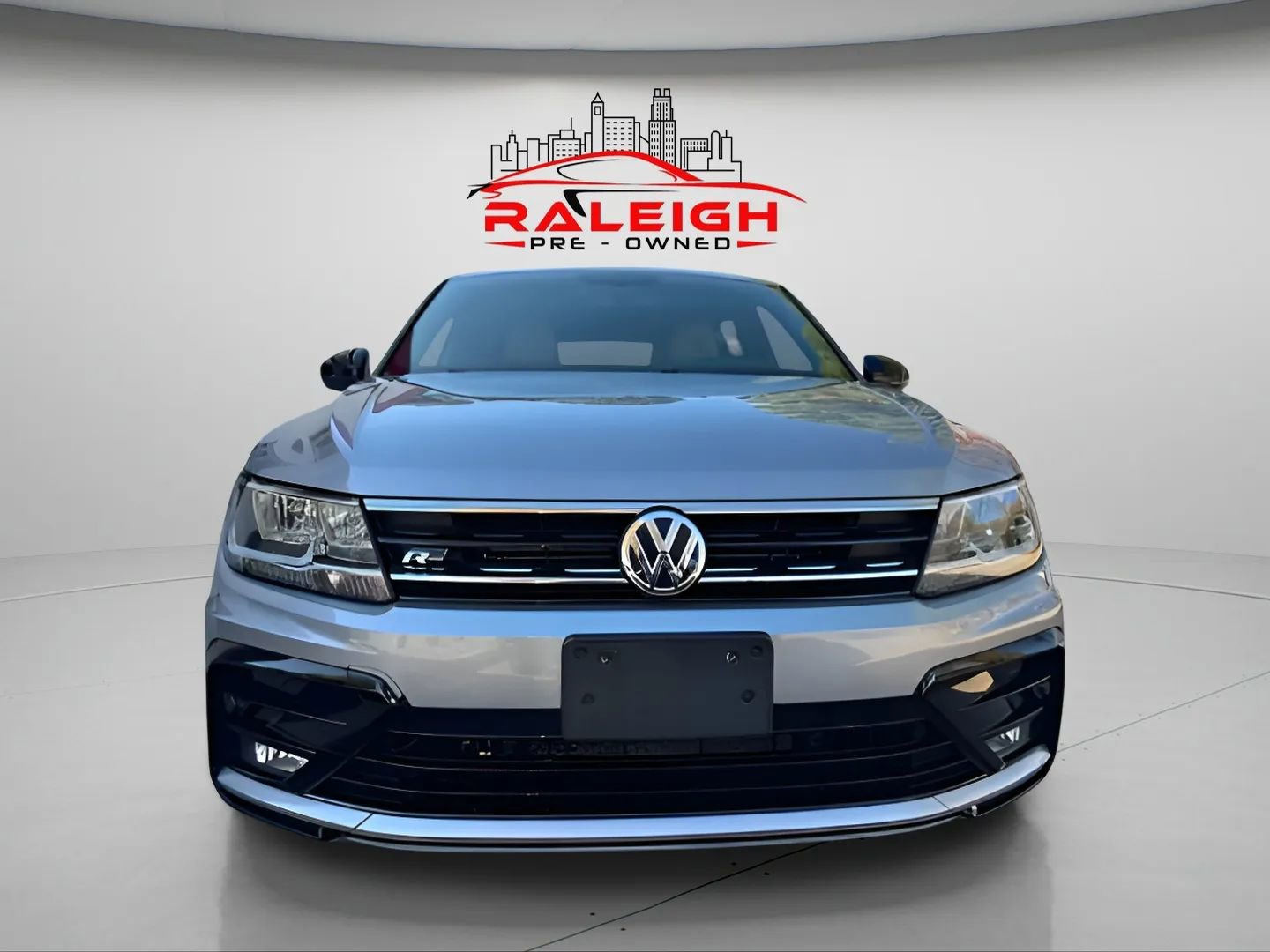 Used 2021 Volkswagen Tiguan SE R-Line w/ 3rd Row Seat Package image 4