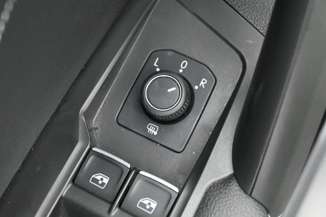 Used 2023 Volkswagen Tiguan SE w/ Panoramic Sunroof Package FWD image 12