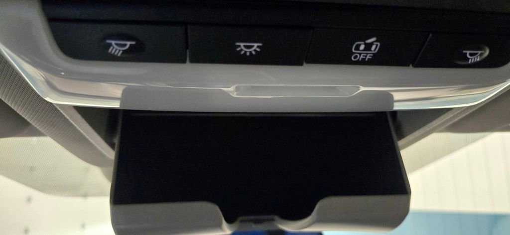 Used 2023 Nissan Rogue SV image 24