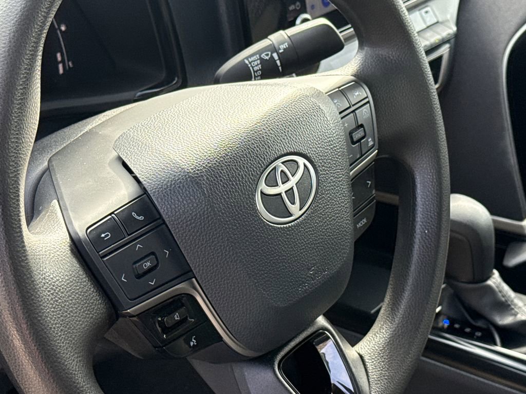 Used 2025 Toyota Camry LE image 29