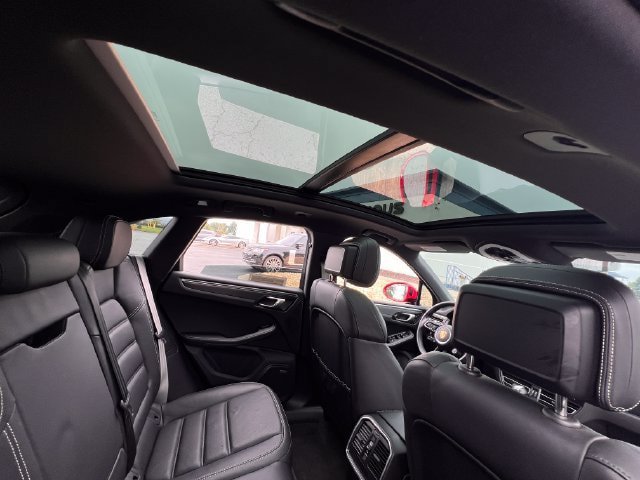 Used 2023 Porsche Macan GTS AWD/4WD image 31