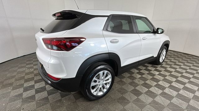 Used 2024 Chevrolet TrailBlazer LS w/ LS Convenience Package FWD image 3