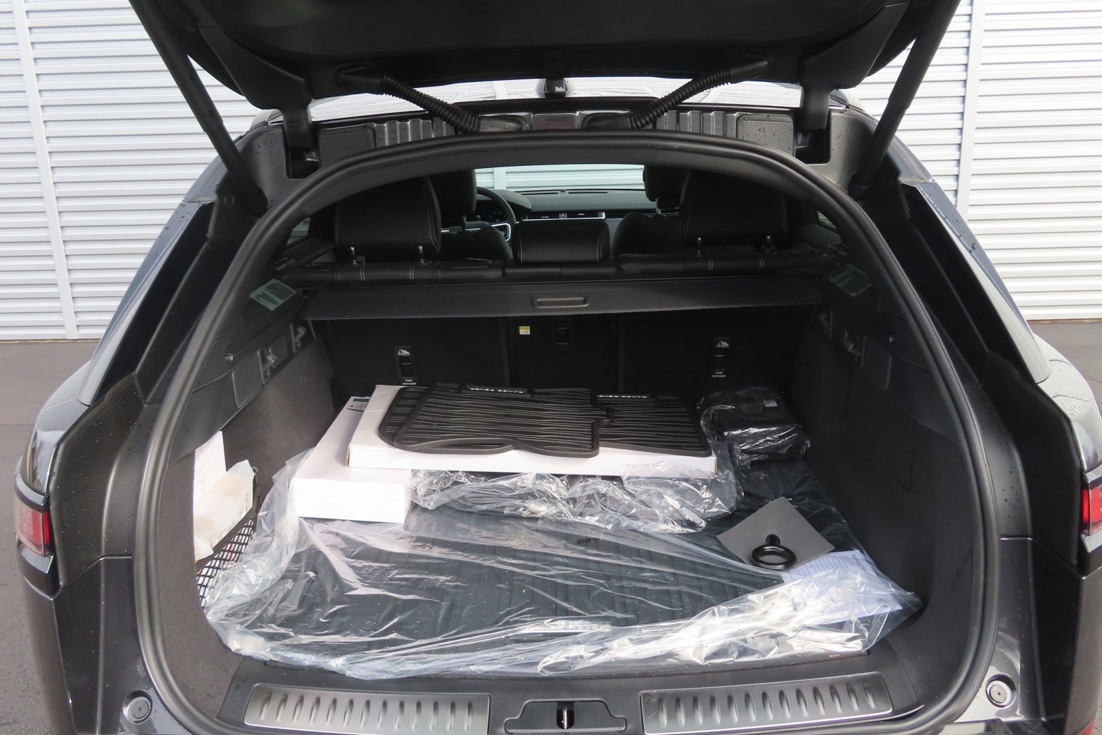 Used 2023 Land Rover Range Rover Velar R-Dynamic S image 23