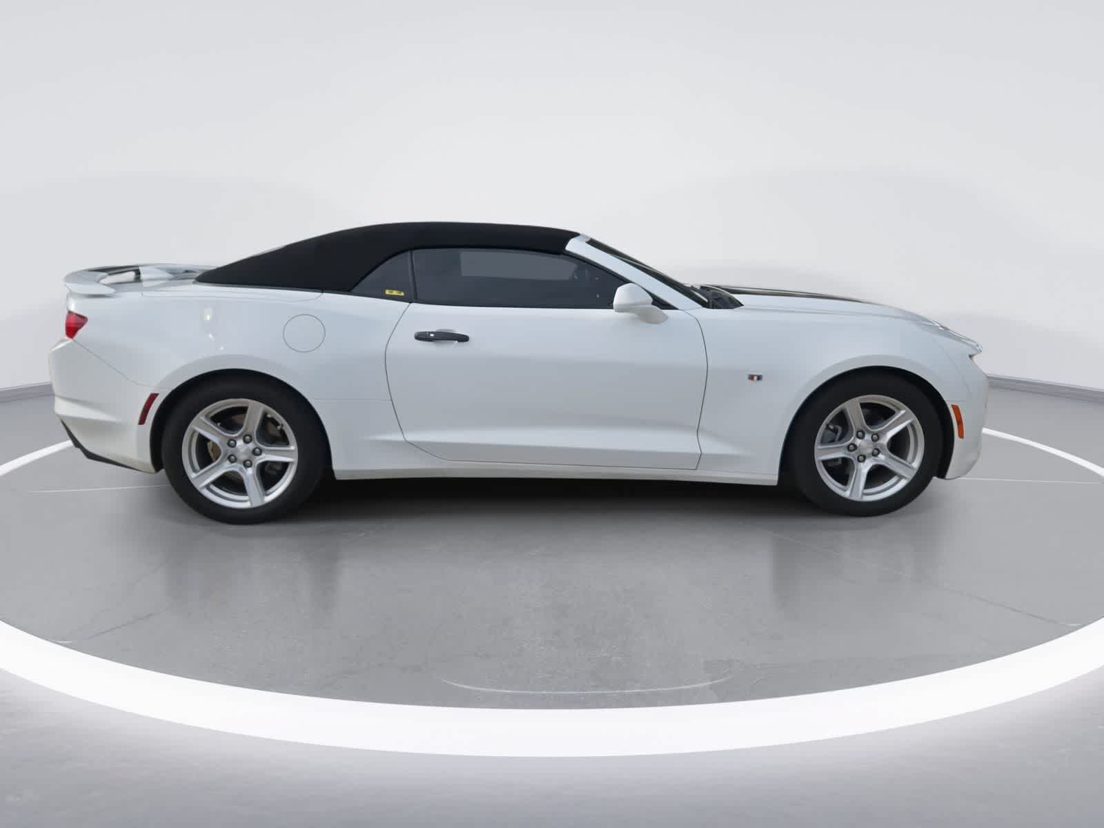 Used 2023 Chevrolet Camaro LT RWD image 9
