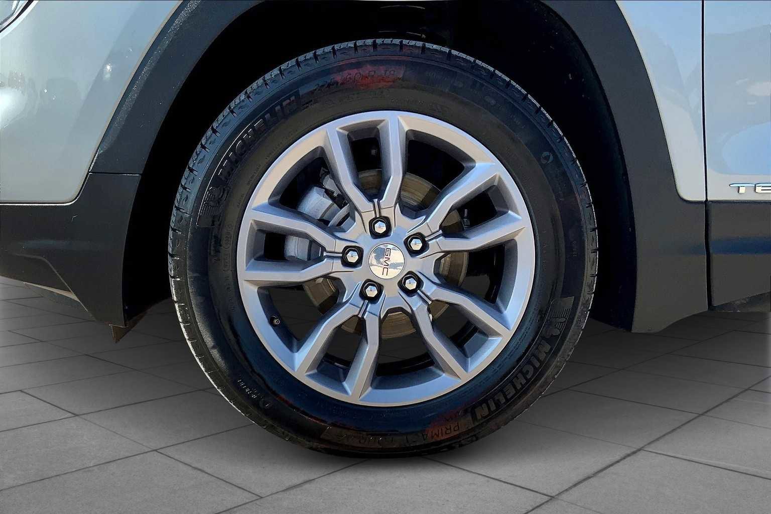 Certified 2024 GMC Terrain SLT image 9