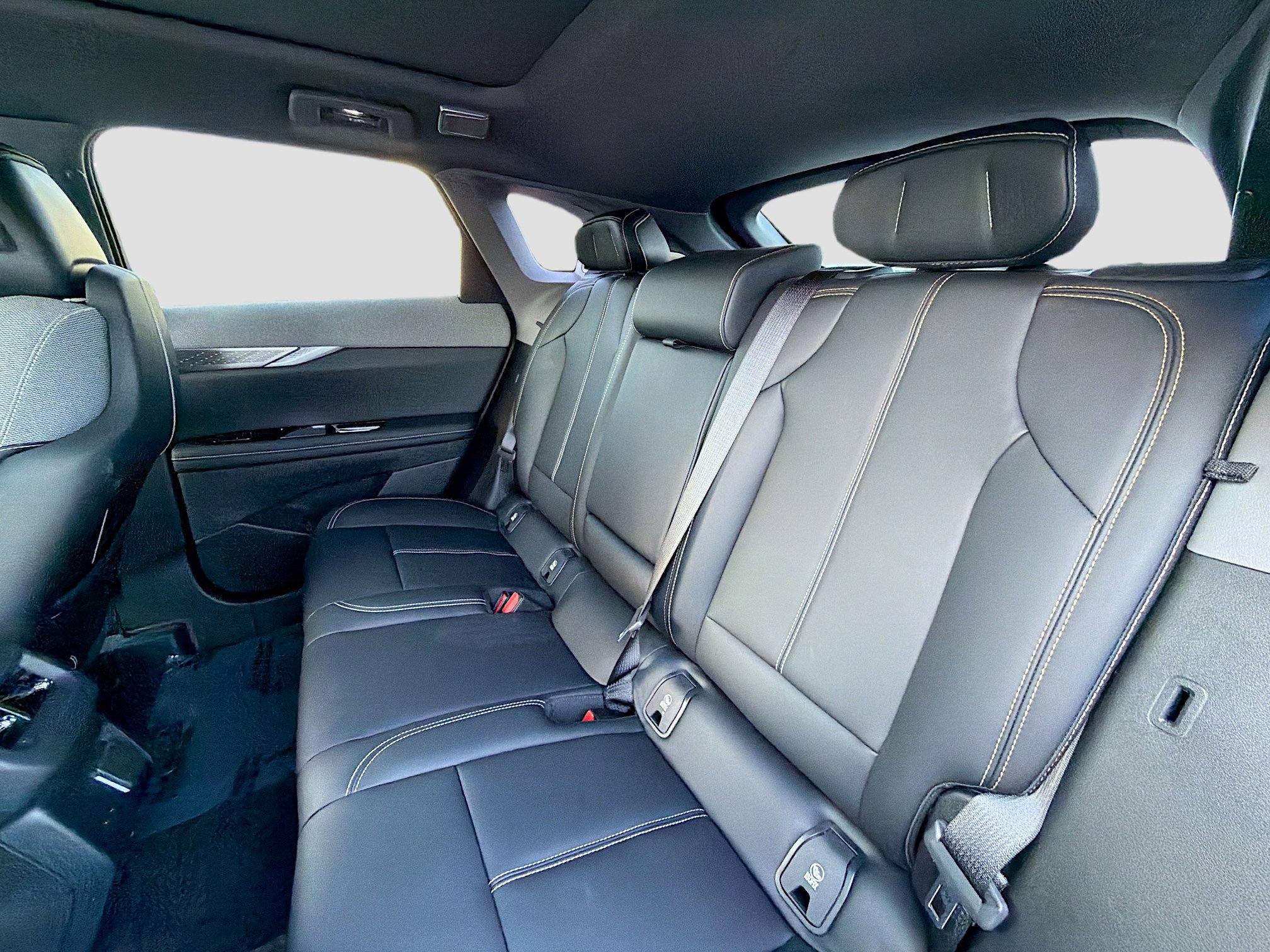 Used 2025 Cadillac Optiq Sport 1 w/ LPO, Floor Liner Package image 21