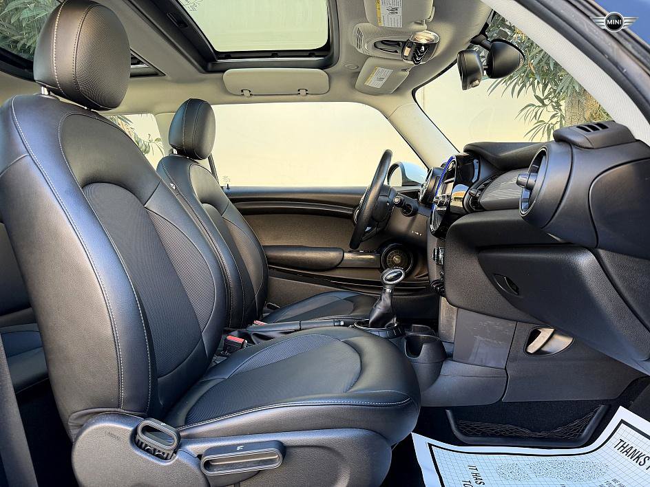 Used 2015 MINI Cooper 2-Door Hardtop image 11