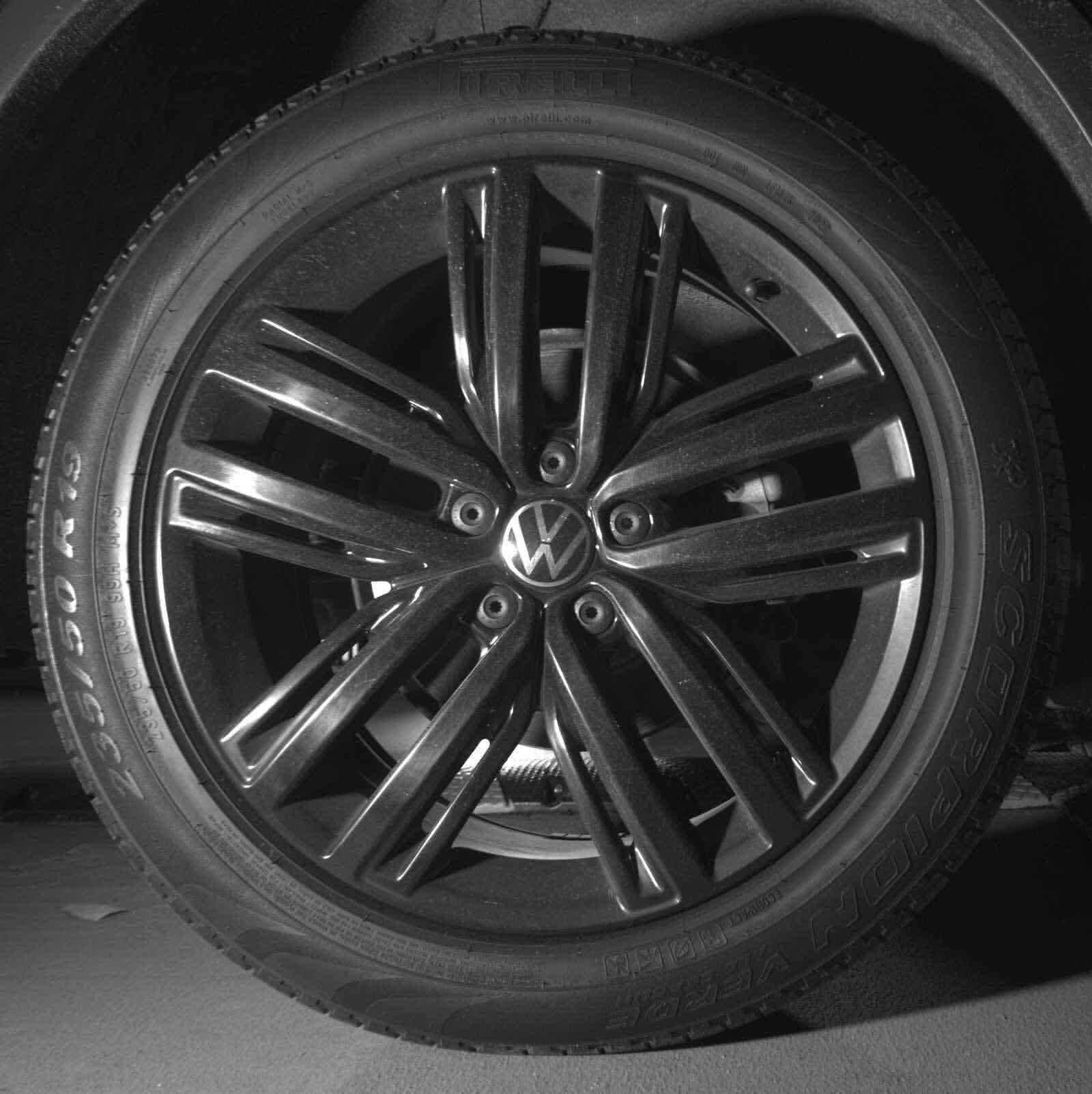 Used 2022 Volkswagen Tiguan SE R-Line image 12