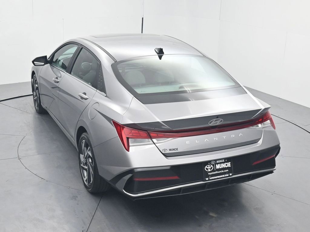 Used 2025 Hyundai Elantra SEL FWD image 55