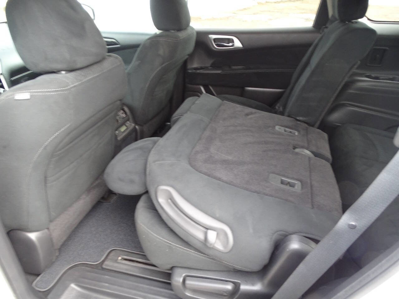 Used 2013 Nissan Pathfinder S image 26