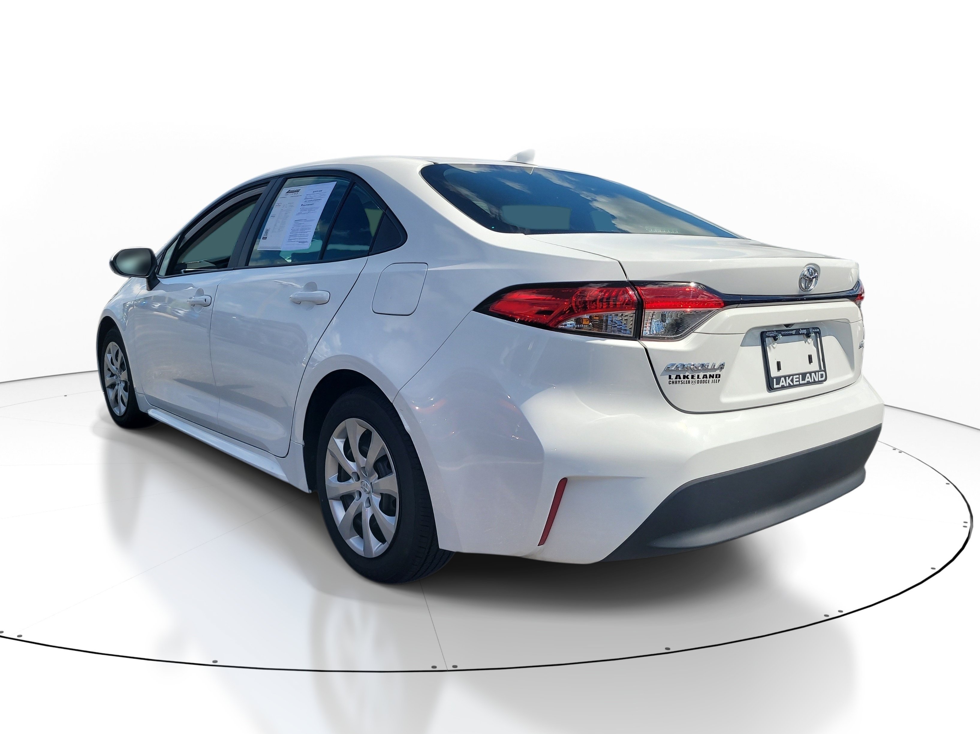 Used 2025 Toyota Corolla LE FWD image 6