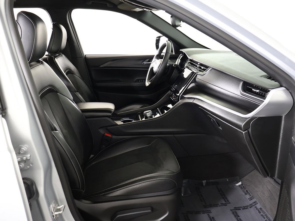 Used 2024 Jeep Grand Cherokee Altitude image 28