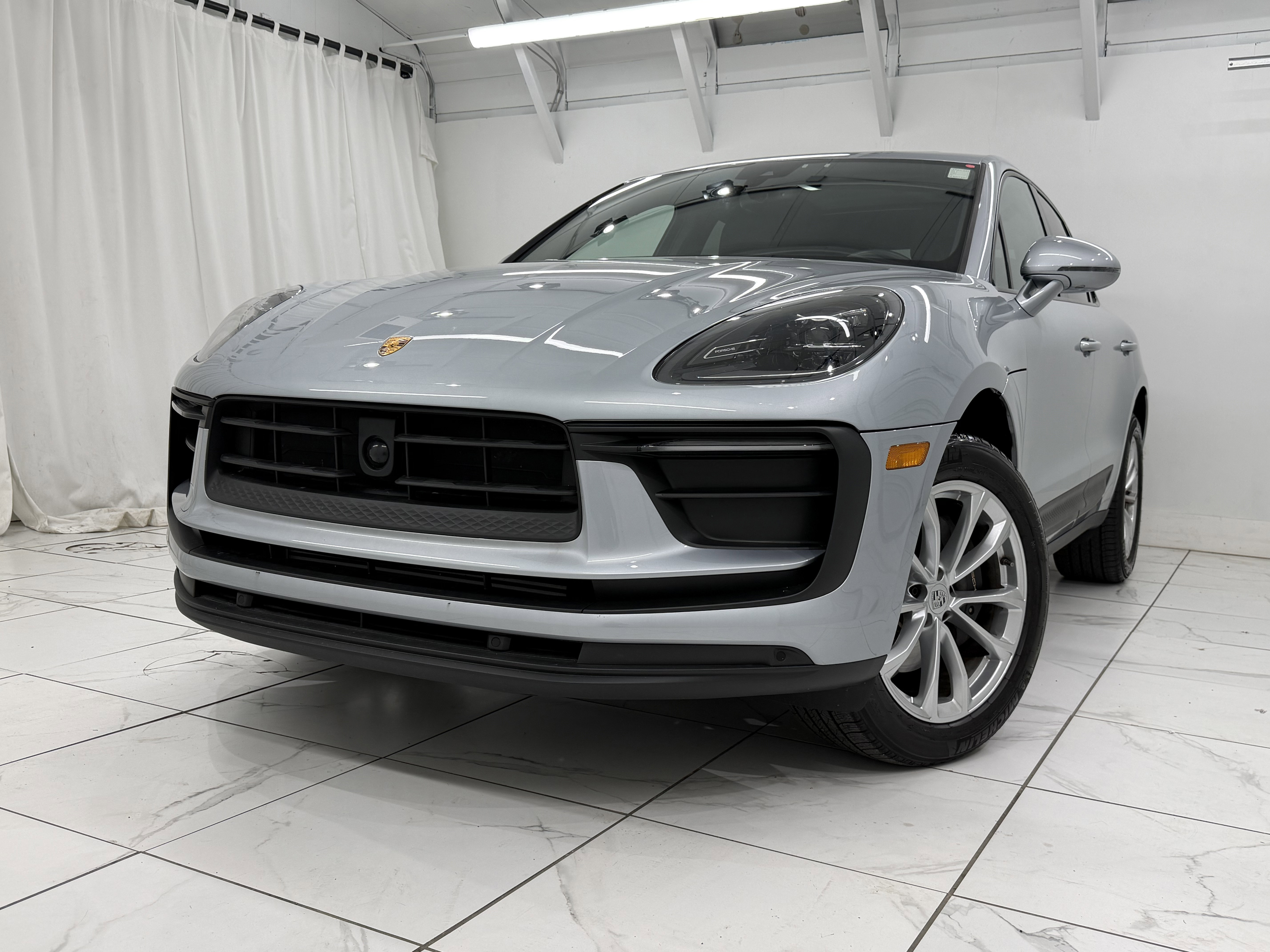 Certified 2025 Porsche Macan image 8