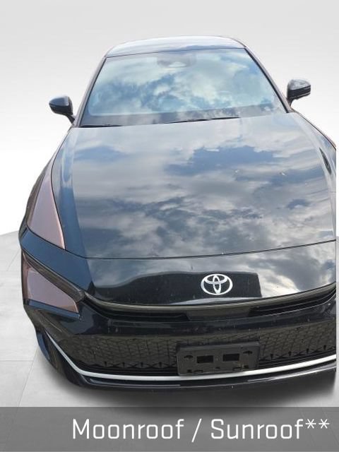 Used 2023 Toyota Crown Platinum AWD/4WD image 5