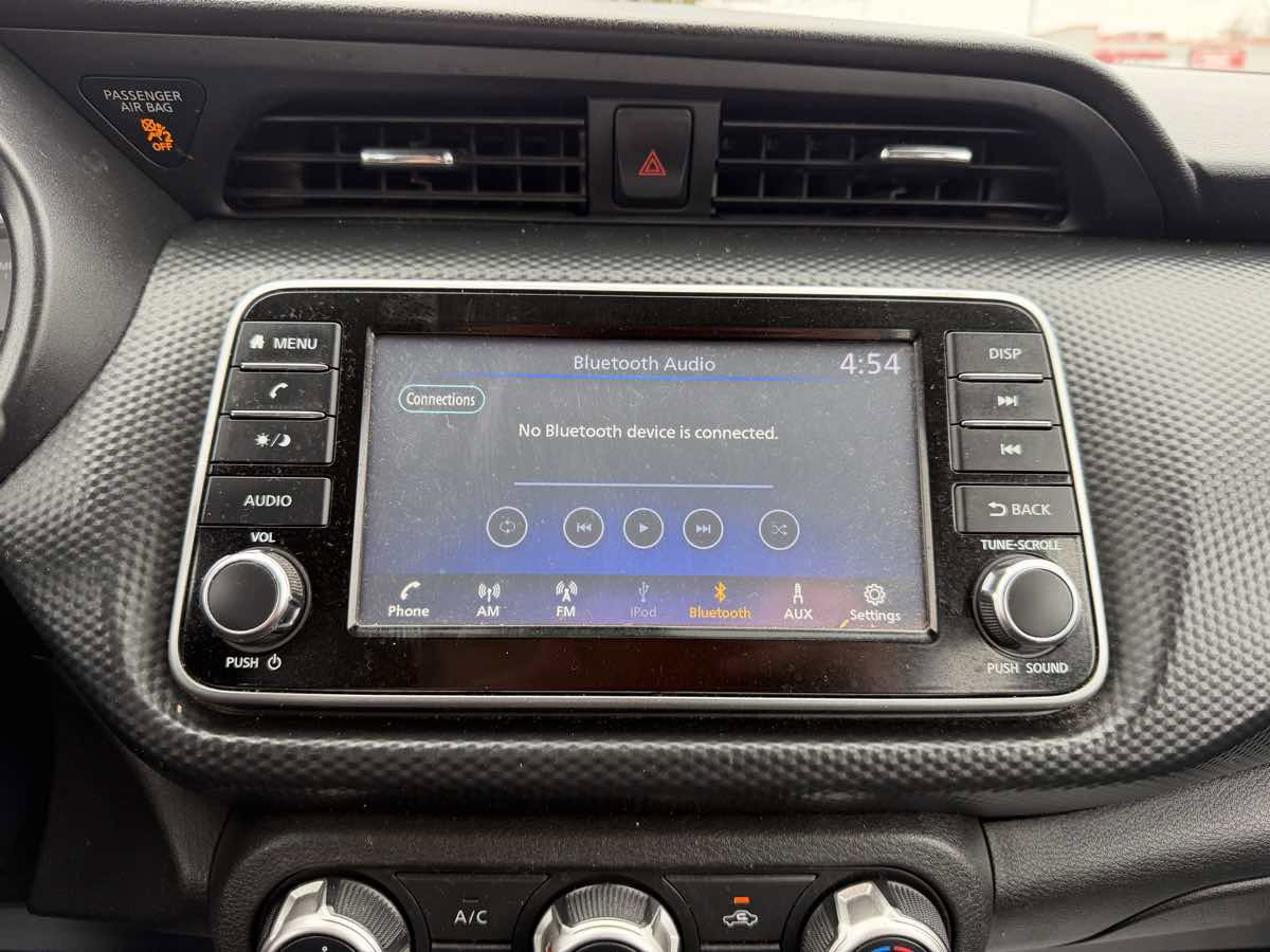 Used 2022 Nissan Kicks S image 31