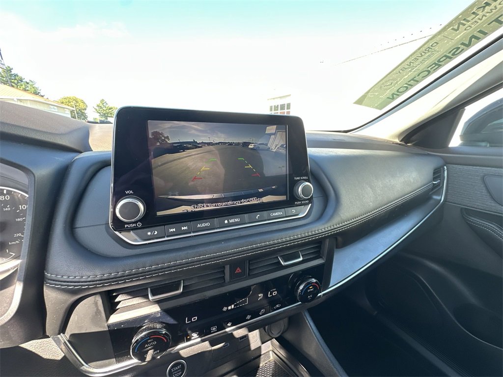 Used 2023 Nissan Rogue SV image 16