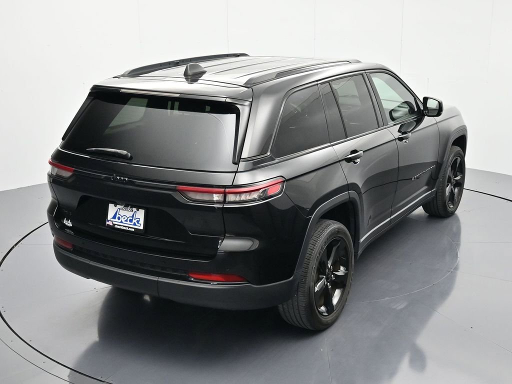 Used 2022 Jeep Grand Cherokee Altitude AWD/4WD image 32