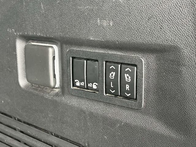 Used 2021 GMC Yukon Denali w/ Denali Premium Package image 23