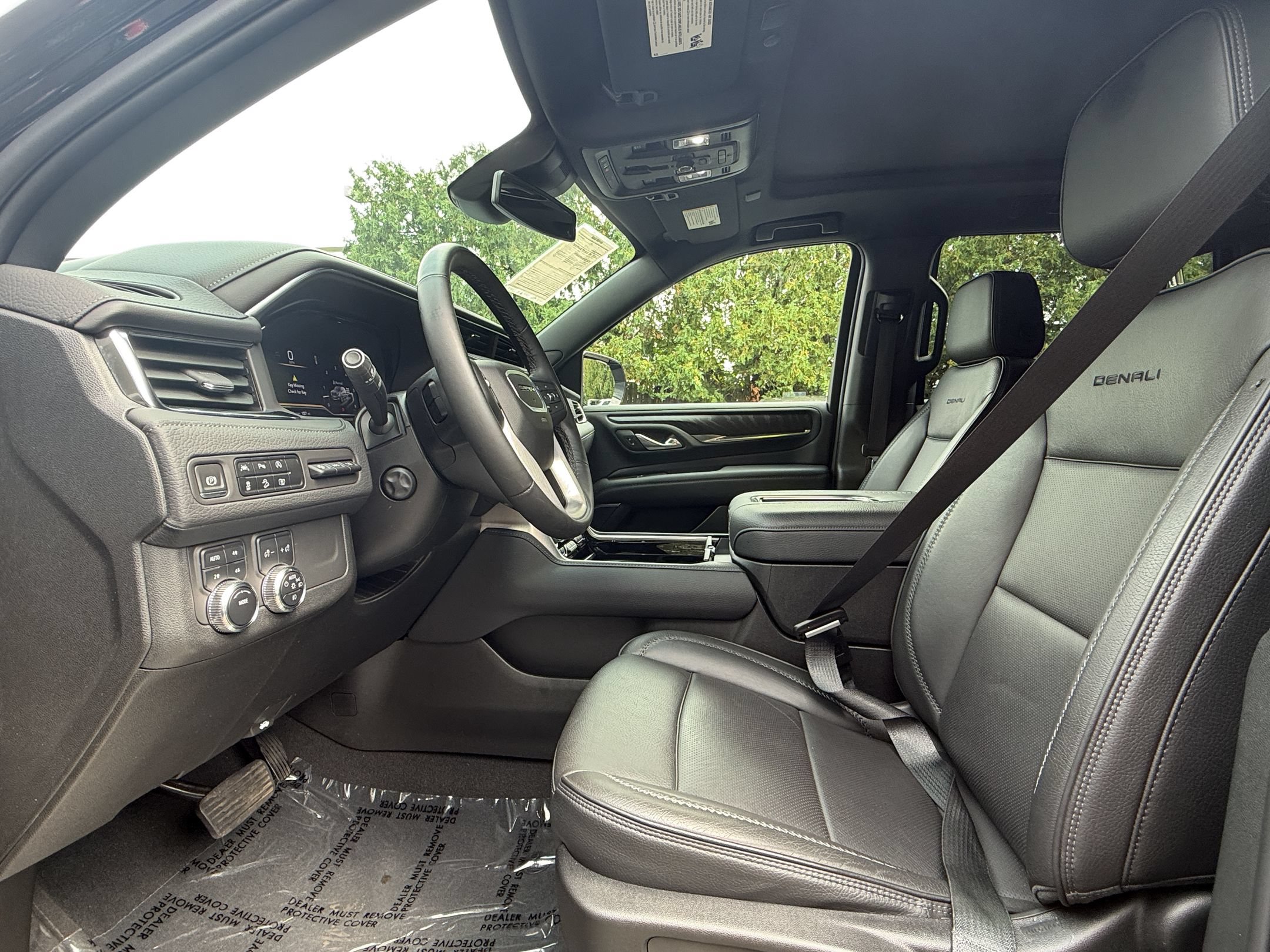 Used 2024 GMC Yukon Denali AWD/4WD image 5