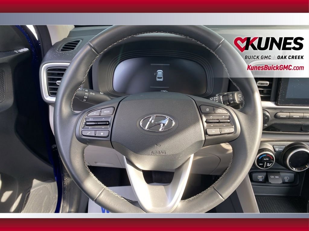 Used 2025 Hyundai Venue SEL FWD image 13