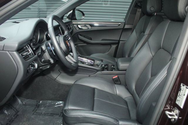 Certified 2025 Porsche Macan image 5