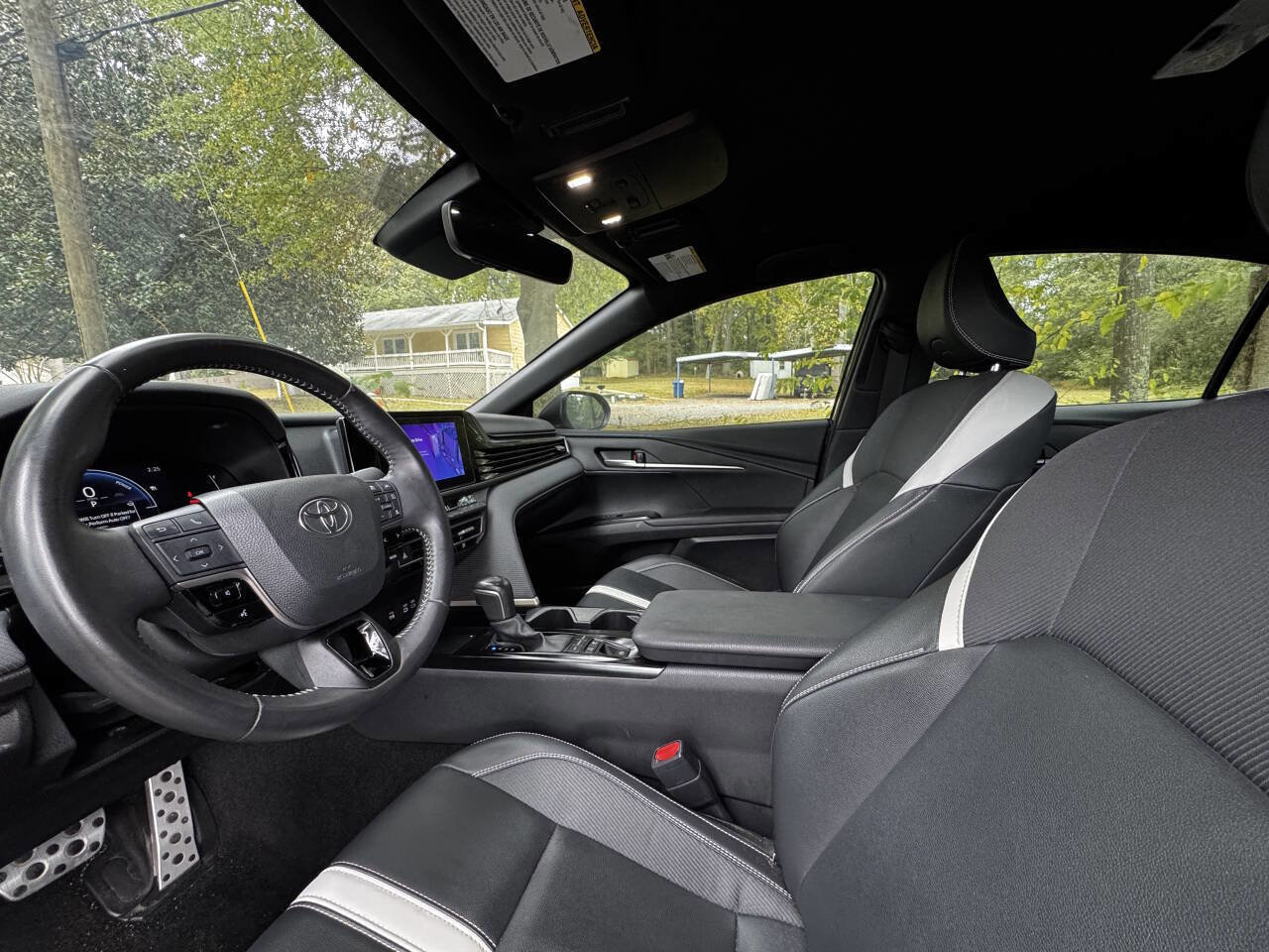 Used 2025 Toyota Camry SE image 10