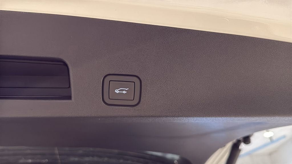 New 2026 GMC Acadia AT4 w/ LPO, Floor Liner Package image 17