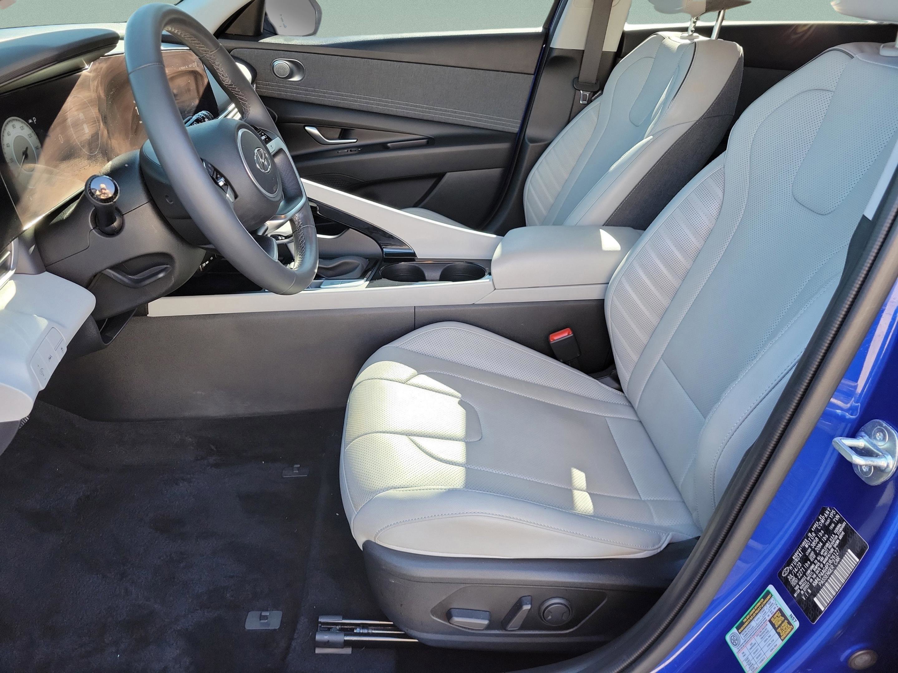 Used 2023 Hyundai Elantra Limited image 14