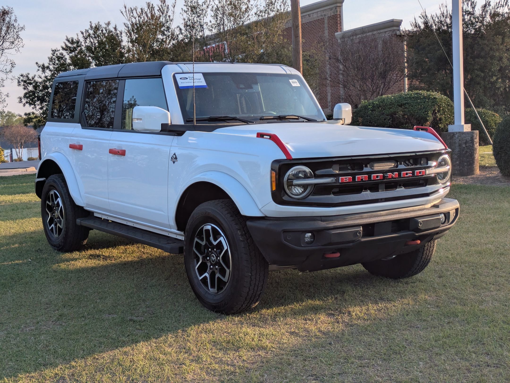 Certified 2024 Ford Bronco Outer Banks image 2