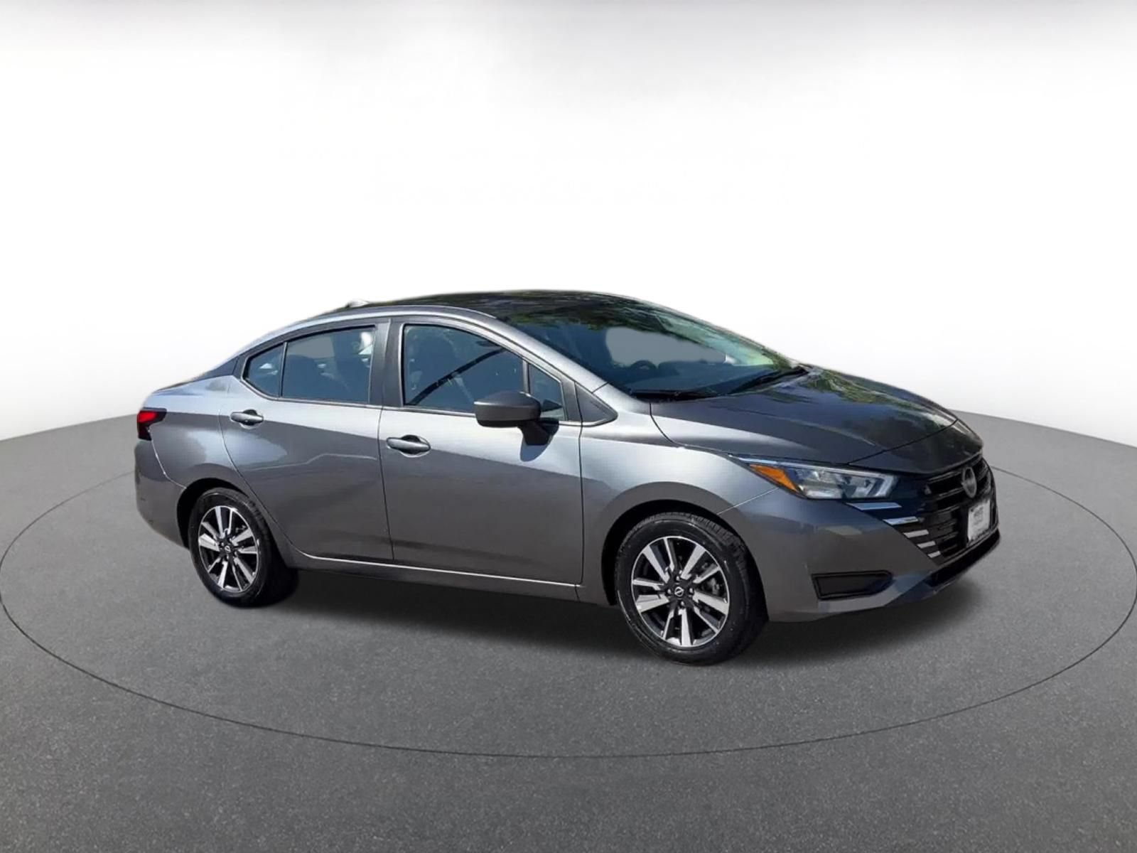 Used 2025 Nissan Versa SV FWD image 2