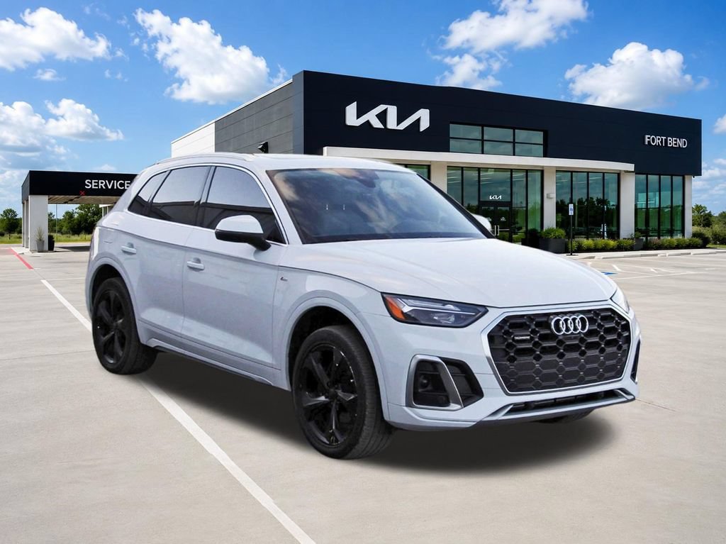 Used 2022 Audi Q5 2.0T Premium Plus w/ Premium Plus Package AWD/4WD image 3