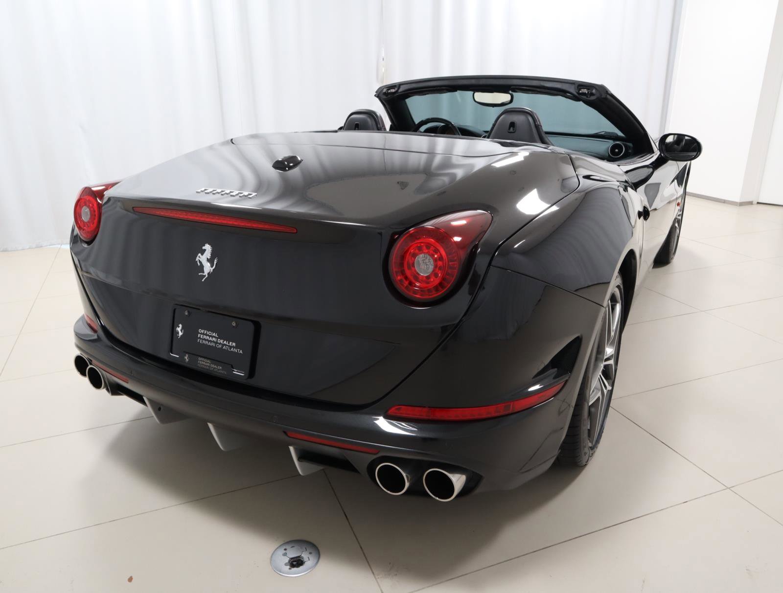 Used 2016 Ferrari California T image 12