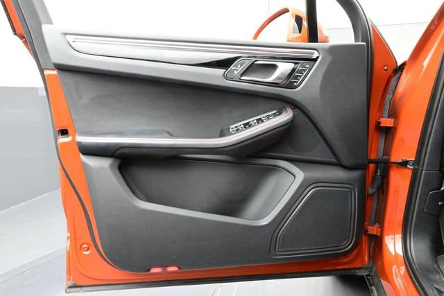 Certified 2023 Porsche Macan AWD/4WD image 7