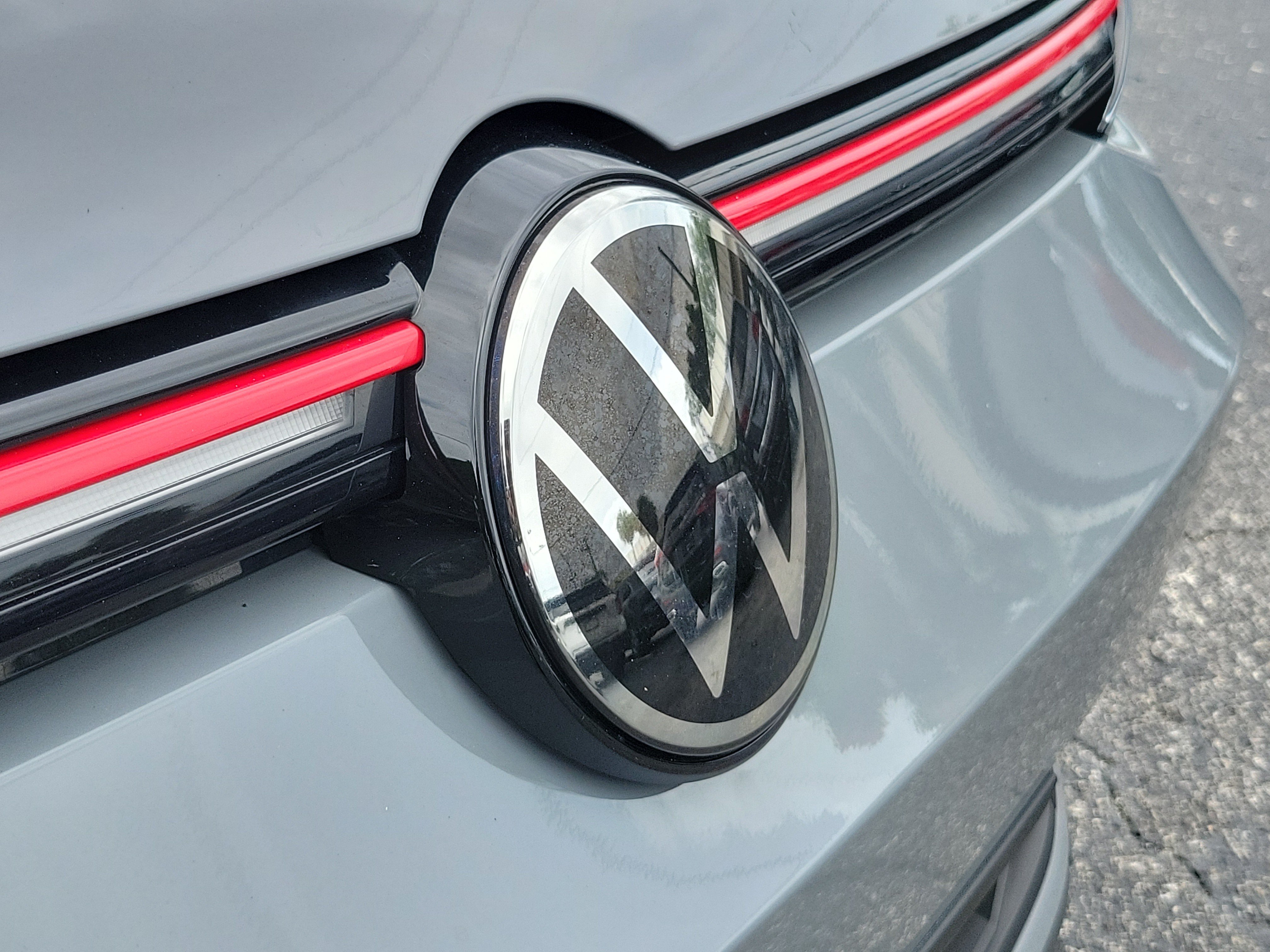 Certified 2023 Volkswagen GTI SE FWD image 8