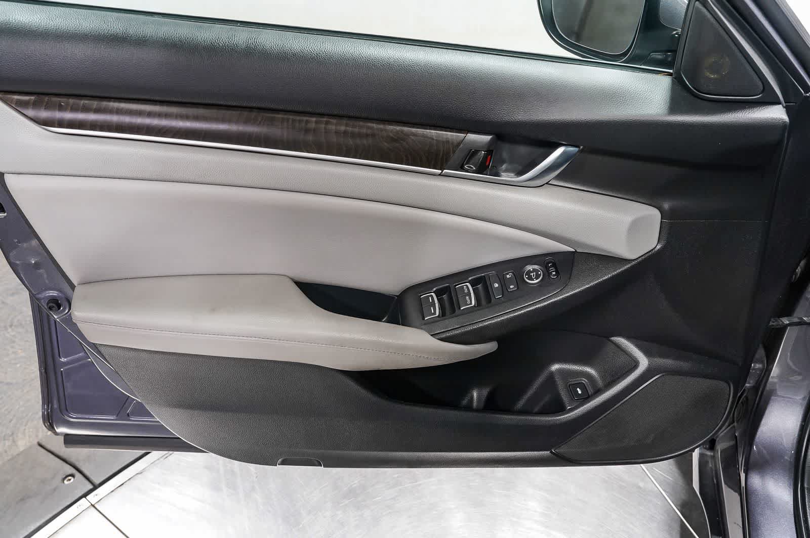 Used 2018 Honda Accord EX image 22