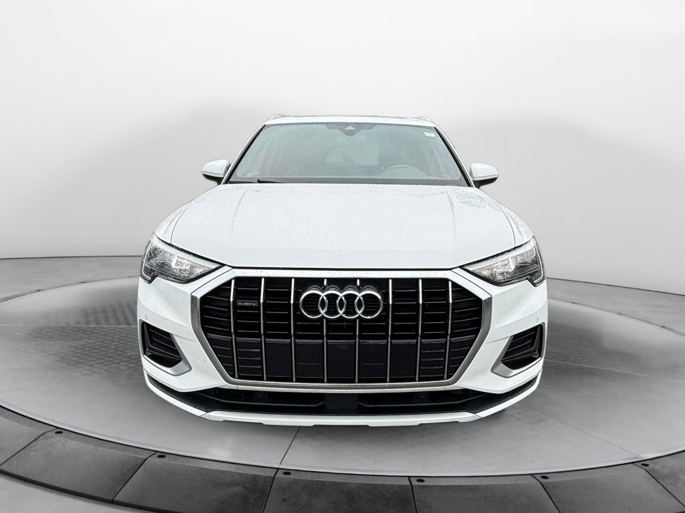 Used 2020 Audi Q3 2.0T Premium w/ Convenience Package AWD/4WD image 2