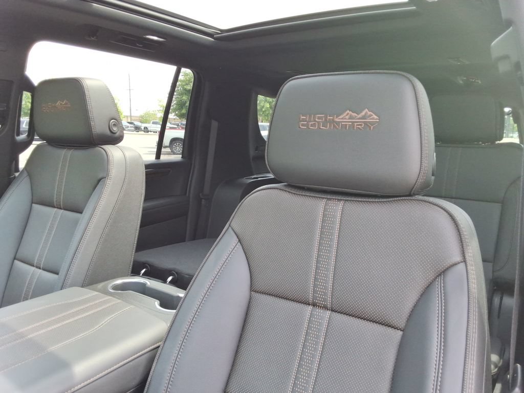 Certified 2026 Chevrolet Suburban High Country AWD/4WD image 25