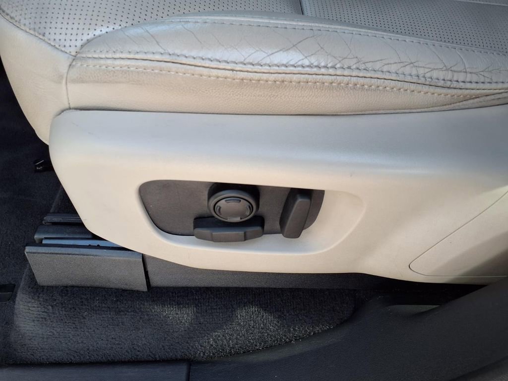 Used 2019 Land Rover Discovery HSE AWD/4WD image 25