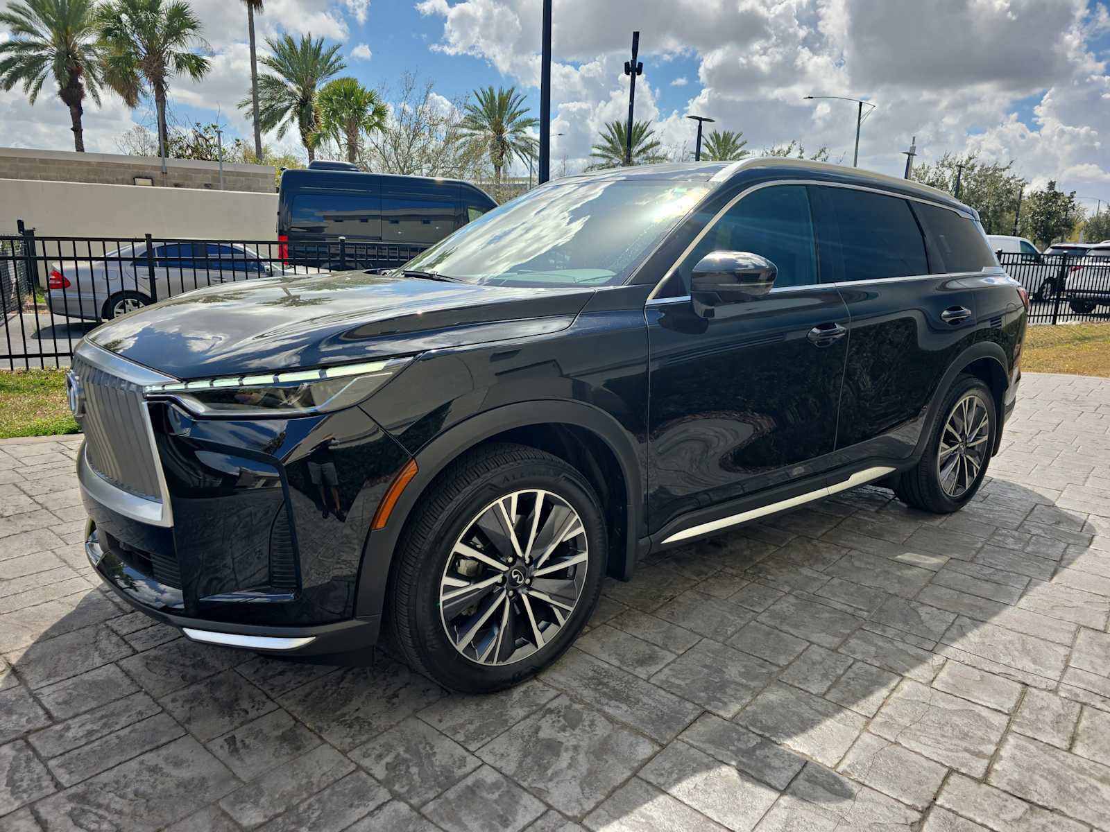 Certified 2026 INFINITI QX60 Luxe w/ Cargo Package image 3