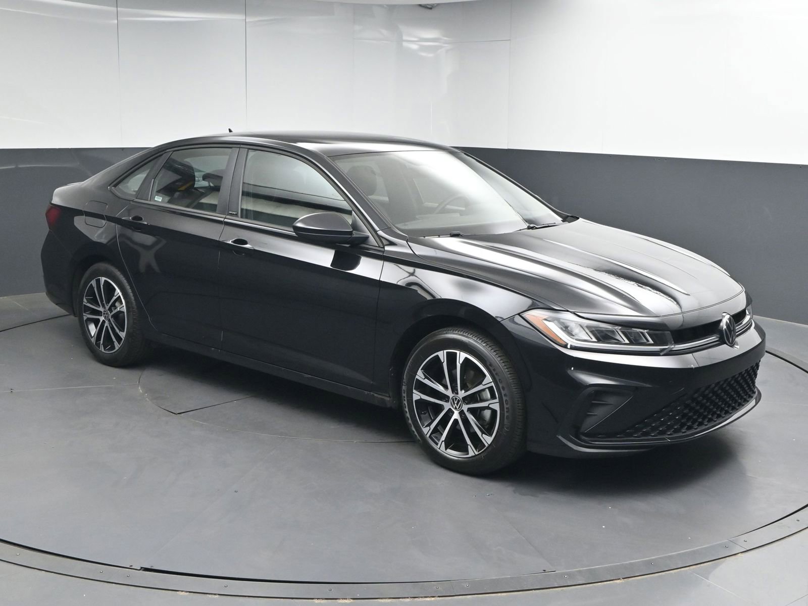 Used 2025 Volkswagen Jetta Sport FWD image 1