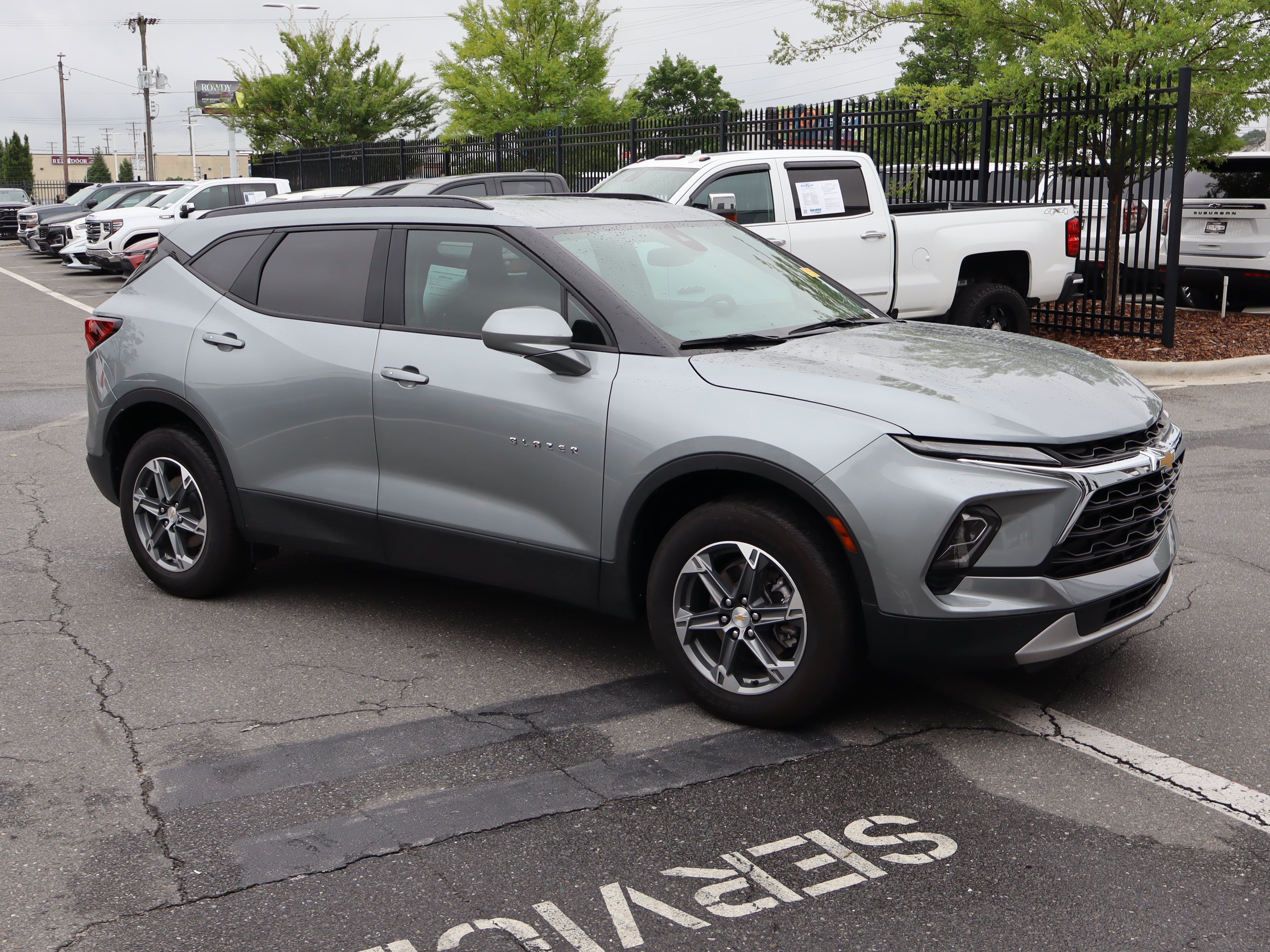 Used 2025 Chevrolet Blazer LT w/ Convenience Package FWD image 2
