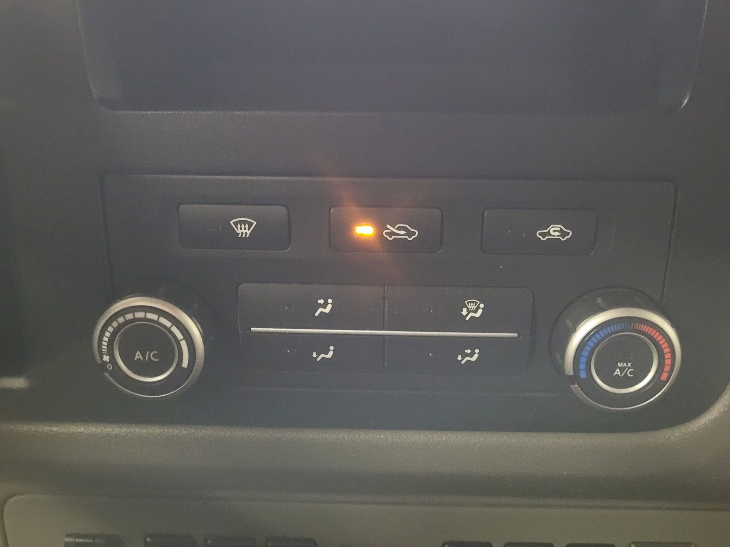 Used 2019 Nissan NV 2500 S image 23