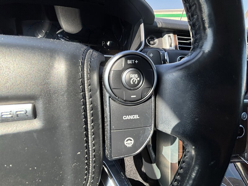 Used 2017 Land Rover Range Rover HSE AWD/4WD image 26