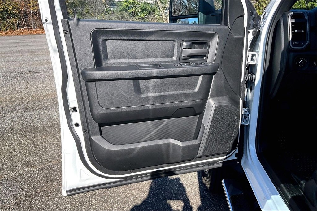 Used 2024 RAM 5500 Tradesman w/ Chrome Appearance Group image 17