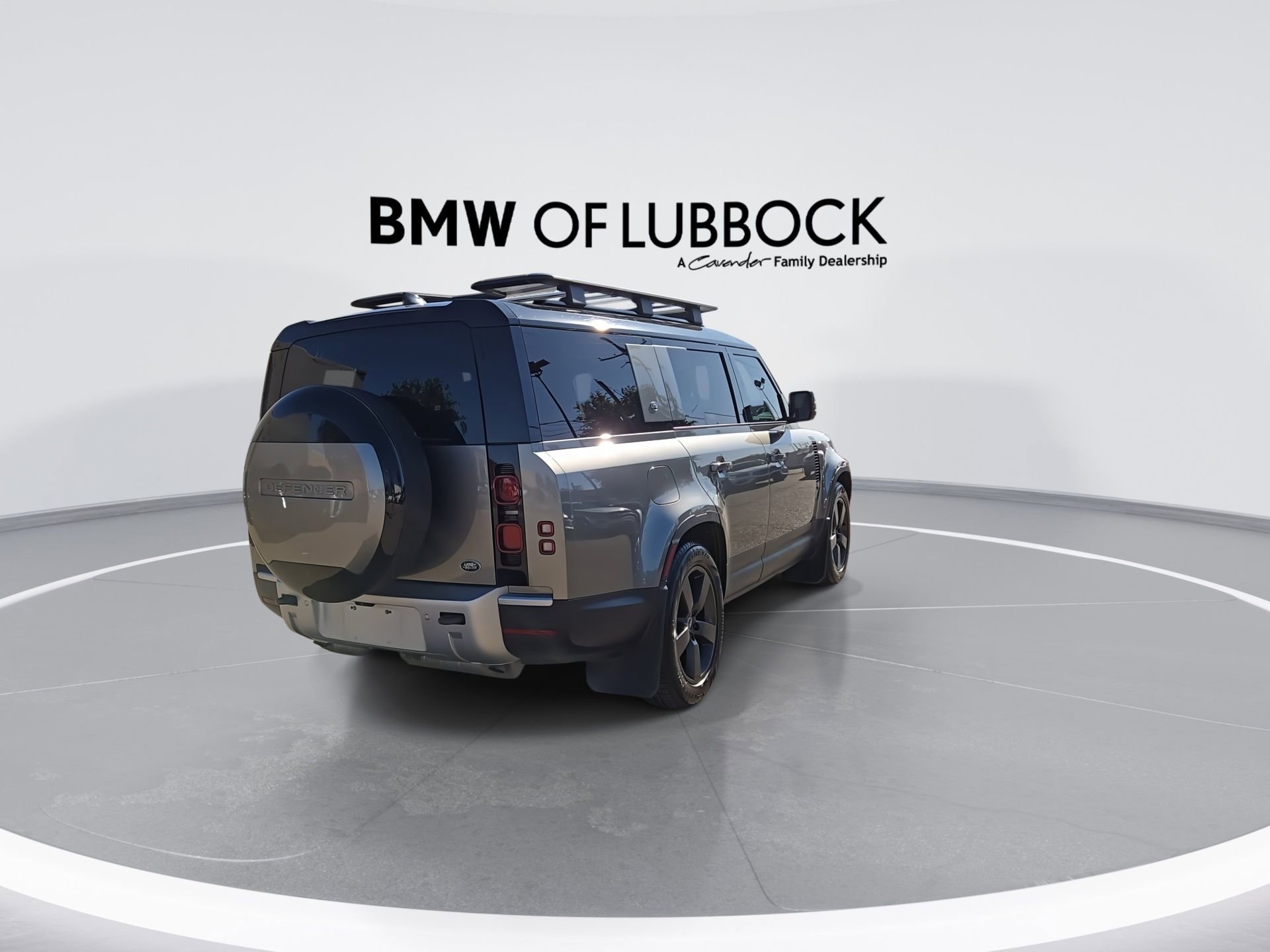 Used 2023 Land Rover Defender 130 SE image 8