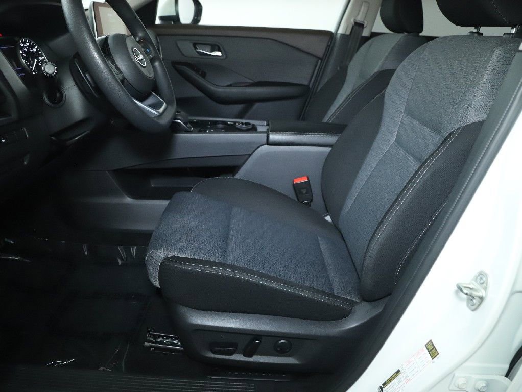 Used 2023 Nissan Rogue SV image 18