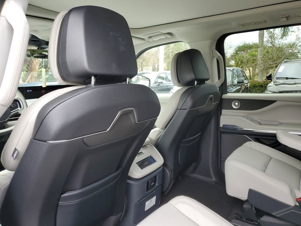 New 2025 Lincoln Navigator L Reserve image 11