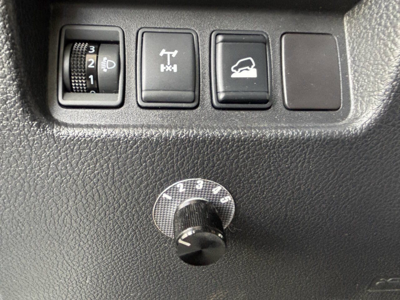 Used 2016 Nissan Titan PRO-4X AWD/4WD image 18