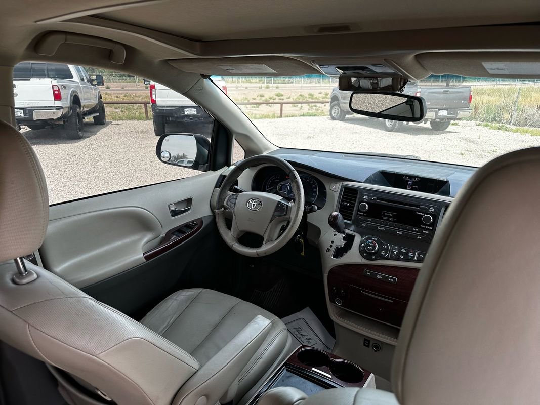Used 2012 Toyota Sienna XLE image 23