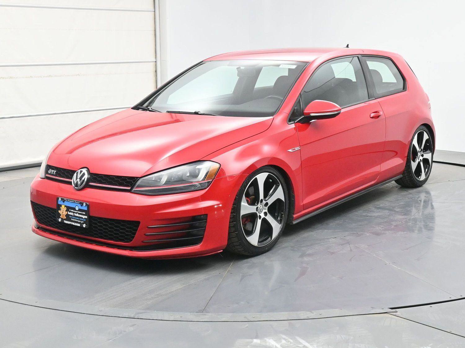 Used 2015 Volkswagen Golf S image 1